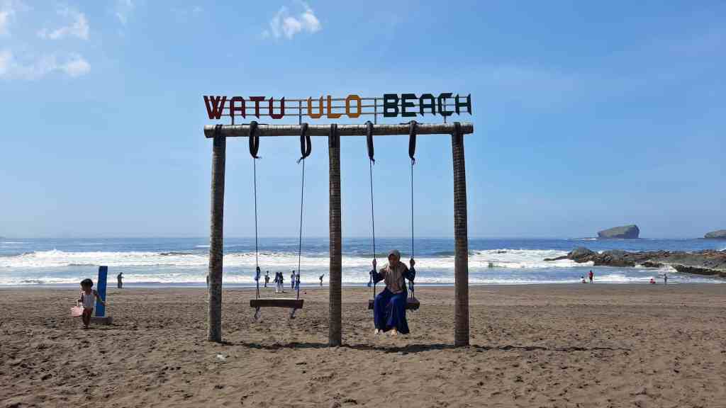 Pantai Watu Ulo, Wisata Pantai Eksotis di Pesisir Selatan Jawa&nbsp;Timur