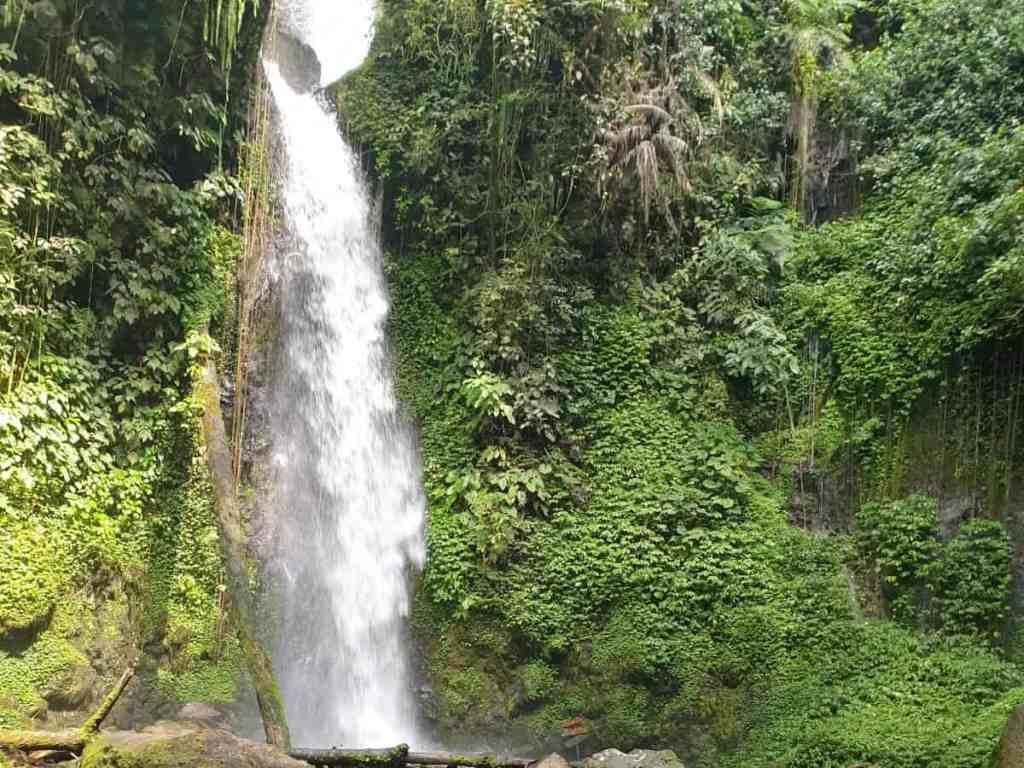 Air Terjun Batu Lapis, Wisata Lampung Yang Mirip Air Terjun Tongkat