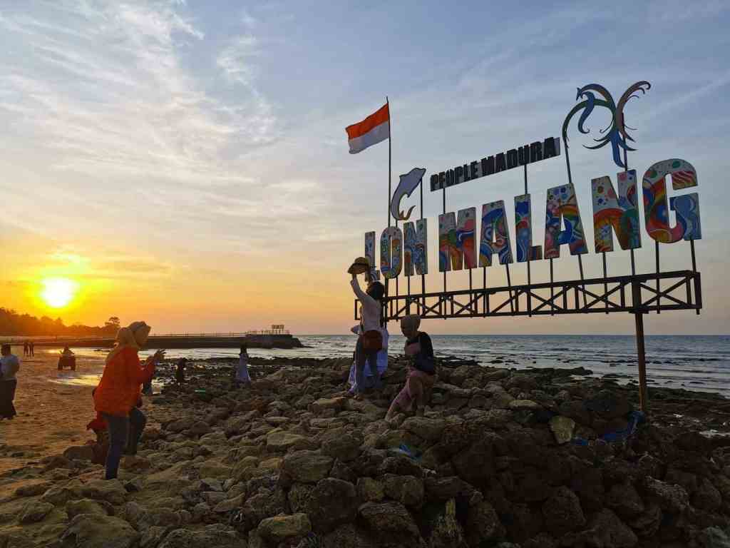 Pantai Lon Malang, Objek Wisata Bahari Populer di Sampang Madura