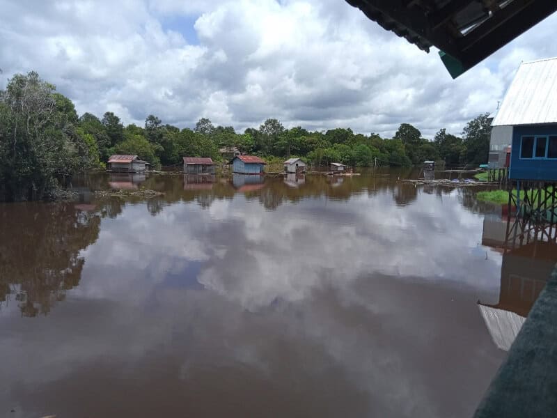 Wisata Danau Tahai, Rest Area Indah Dengan Air Merahnya