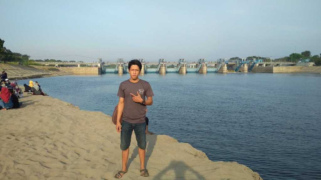 Bendungan Gerak Babat Lamongan Menawarkan Pemandangan Indah Alami