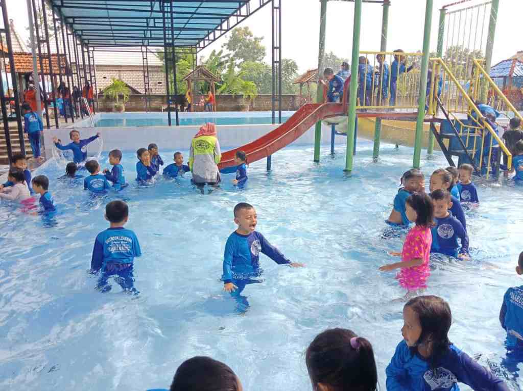 Berenang dan Bermain Air Seru di Kolam Renang Tegalbang Tuban