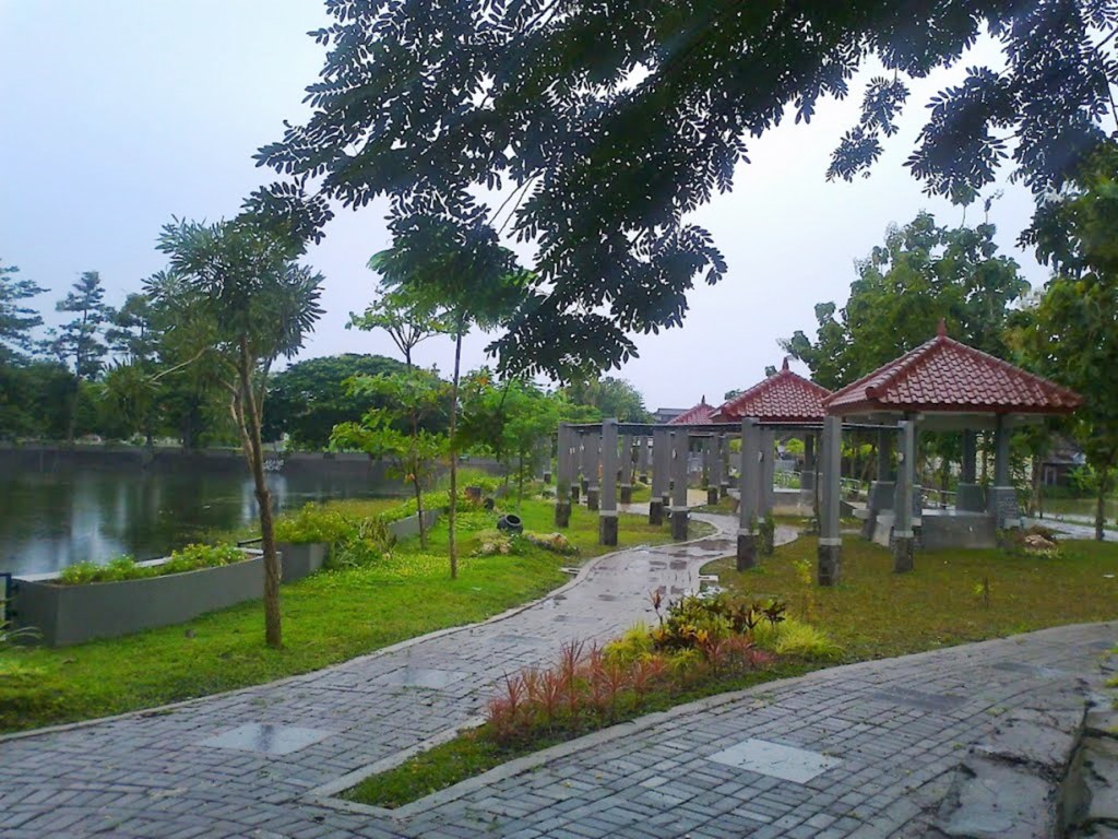 Wisata Danau yang Memikat, Taman Telaga Bandung&nbsp;Lamongan