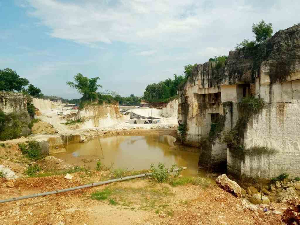 Bukit Kapur Telogo Sadang, Pemandangan Alam Eksotis Bekas Galian Tambang Kapur di Lamongan