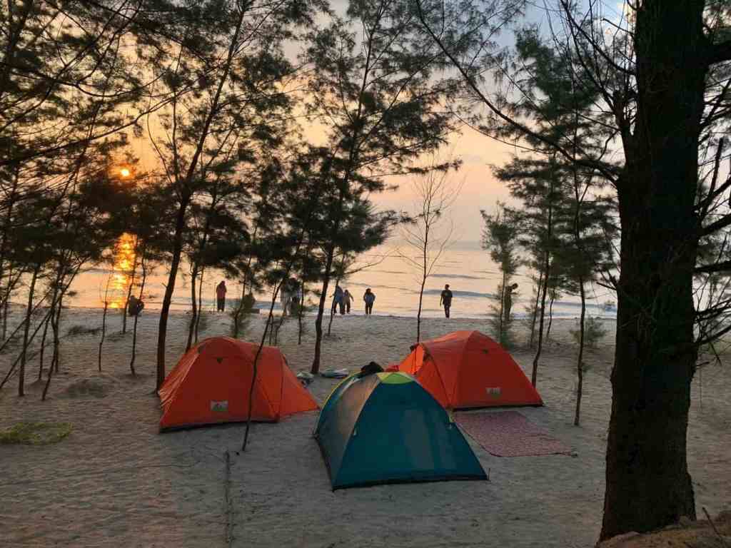 Camping dan Sajian Sunset Terbaik di Pantai Panduri&nbsp;Tuban