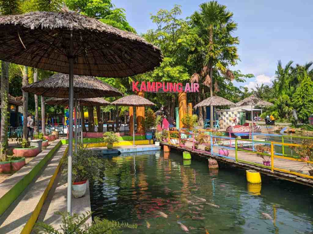 Wahana Air Seru dan Menarik di Wisata Kampung Air Merakurak Tuban