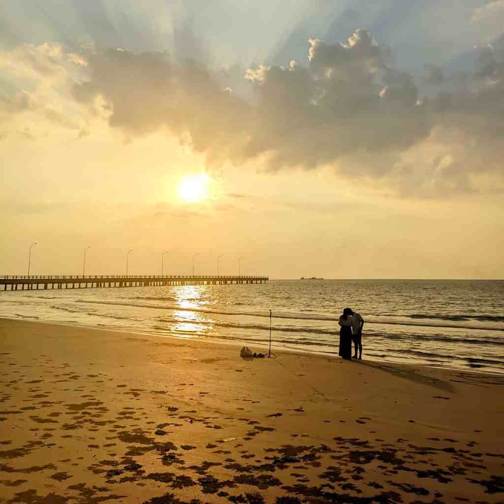 Pesona Senja Menawan di Pantai Dermaga Tuban