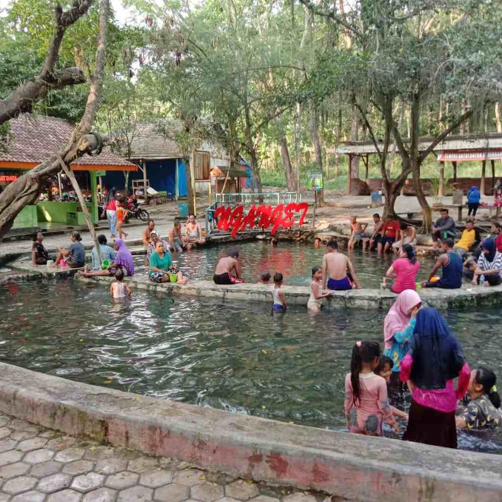 Wisata Nganget Bangilan Tuban, Destinasi Wisata Alam Pemandian Air Panas Alami